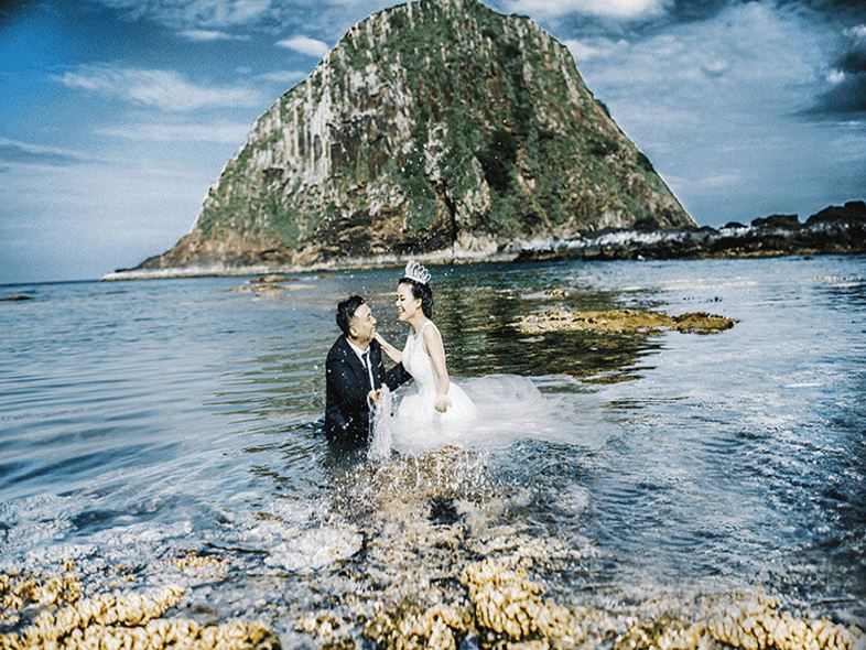 Studio chụp ảnh cưới tại Phú Yên sẽ giúp bạn tạo ra những tác phẩm nghệ thuật chụp ảnh cưới đẹp, lãng mạn và hài lòng nhất. Không gian của studio được thiết kế chuyên nghiệp, sáng tạo và đáp ứng được nhu cầu của mọi khách hàng. Hãy đặt lịch hẹn với studio chụp ảnh cưới tại Phú Yên và cùng trải nghiệm những giây phút tuyệt vời trong lễ cưới của bạn.