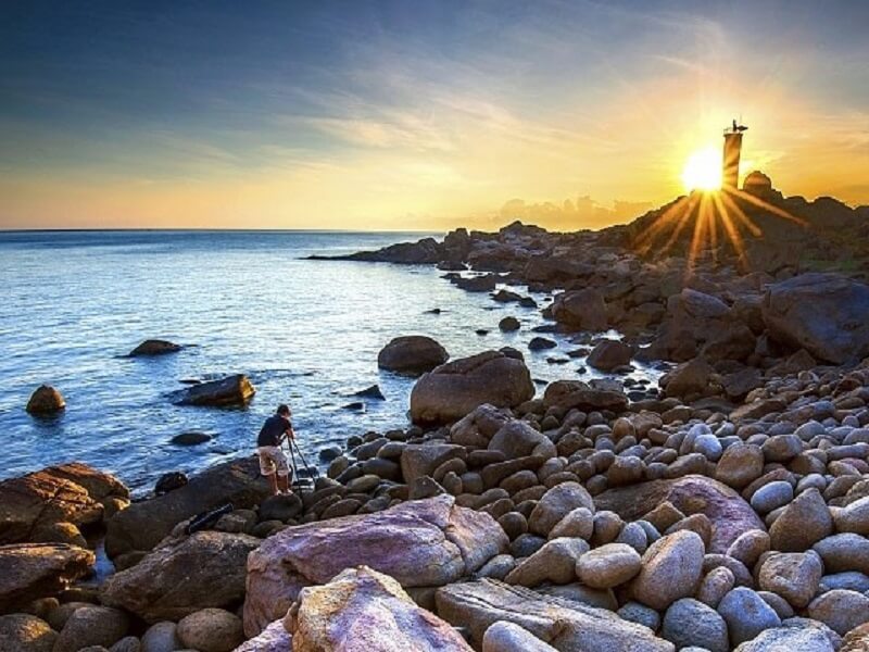 Khám Phá Vẻ Đẹp Tiềm Ẩn Của Gành Đèn Phú Yên Từ A - Z