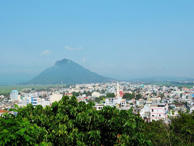 Ghé Thăm "Ngọn Núi Trời Đánh" Chóp Chài