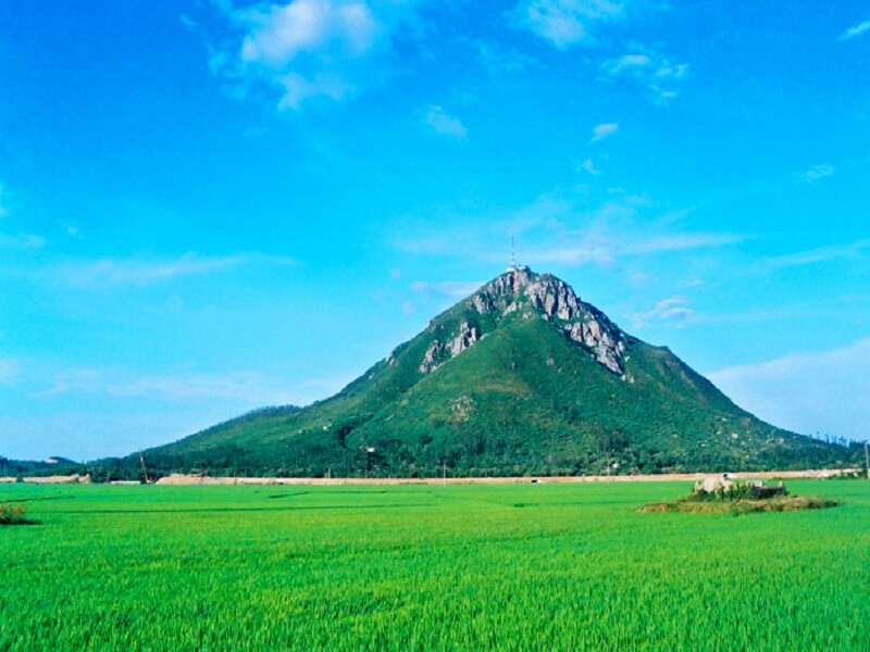 Ghé Thăm "Ngọn Núi Trời Đánh" Chóp Chài