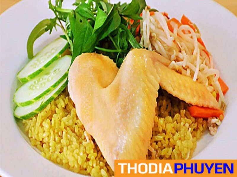 Đặc Sản Cơm Gà Phú Yên Lừng Danh!