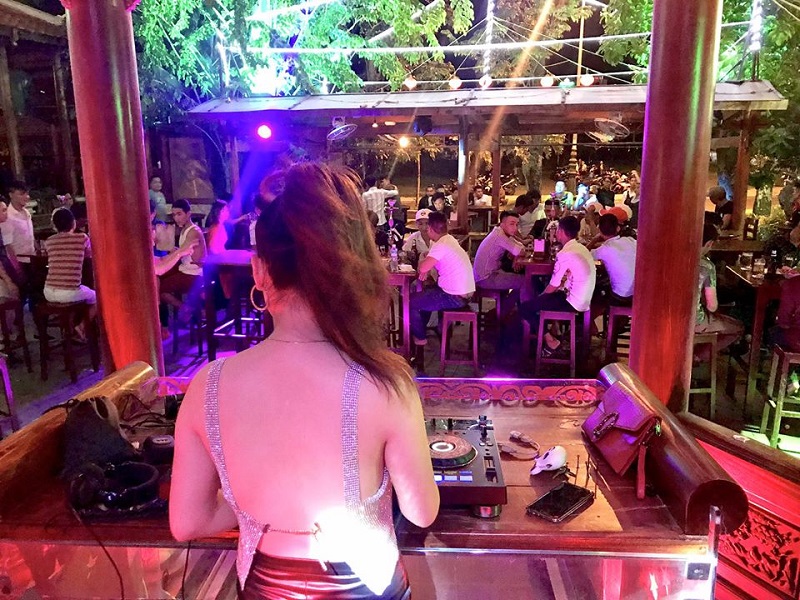 [TOP 3+] Trải Nghiệm Bar Phú Yên - Quậy Tưng Bừng!