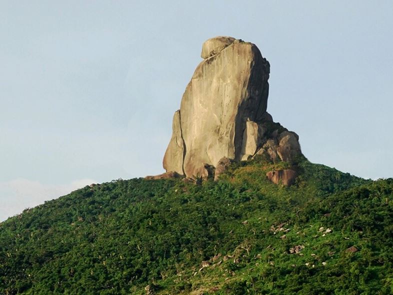 Hành Trình Chinh Phục Núi Đá Bia Phú Yên