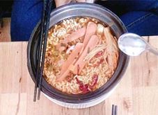 Hitomi - Mì Cay Hàn Quốc