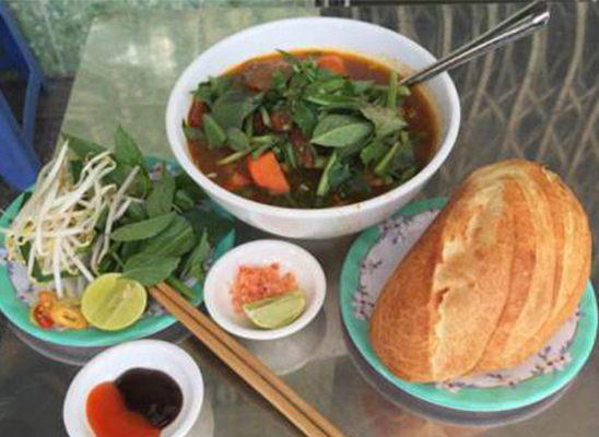 Điểm Tâm Sáng - Bánh Mì Bò Kho & Bánh Canh