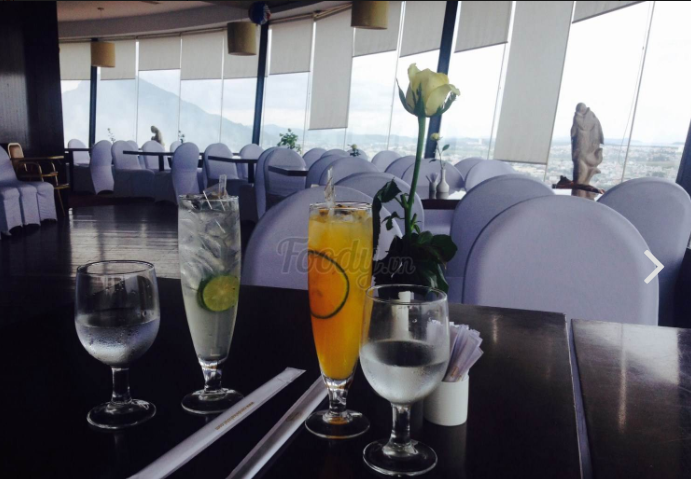 Sky Lounge Restaurant - CenDeluxe Hotel