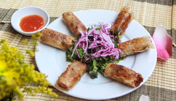 Quê Hương Restaurant - Món Việt