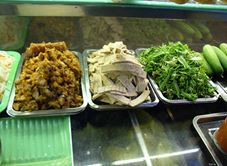 Cô Bé - Bánh Mì & Bánh Bao - Nguyễn Huệ