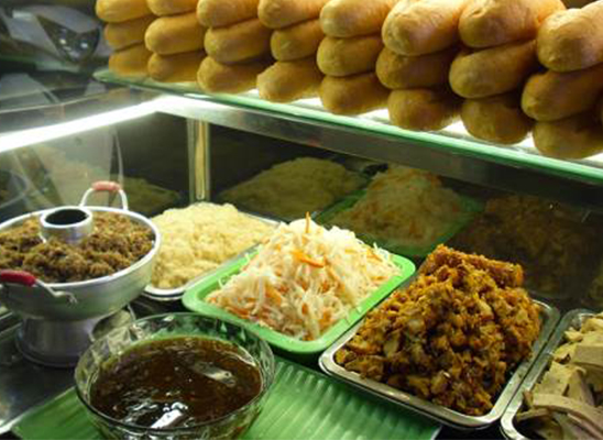 Cô Bé - Bánh Mì & Bánh Bao - Nguyễn Huệ