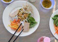 Bánh Cuốn Nóng Bé Hai