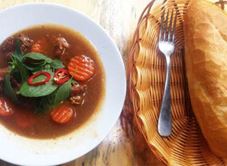 Điểm Tâm Sáng - Xôi & Bò Kho