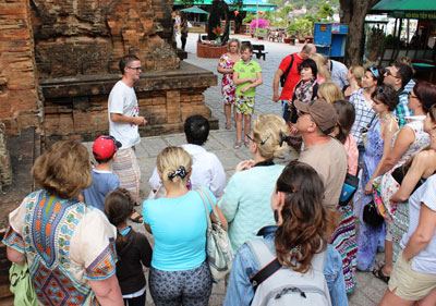 Hoạt động du khách tại Việt Nam